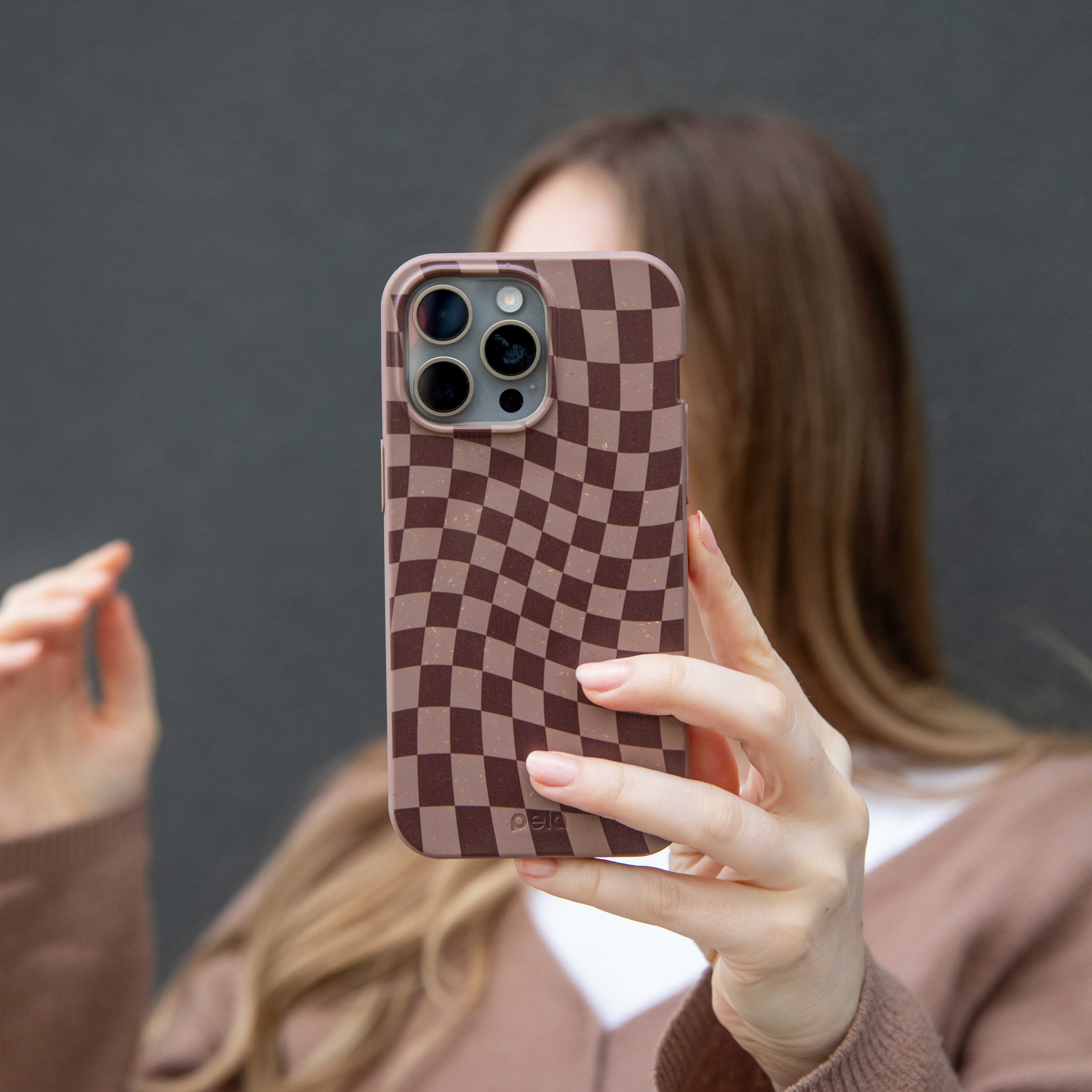 Chocolate Brown Cafe Check iPhone 6/6s/7/8/SE Case - Image 5
