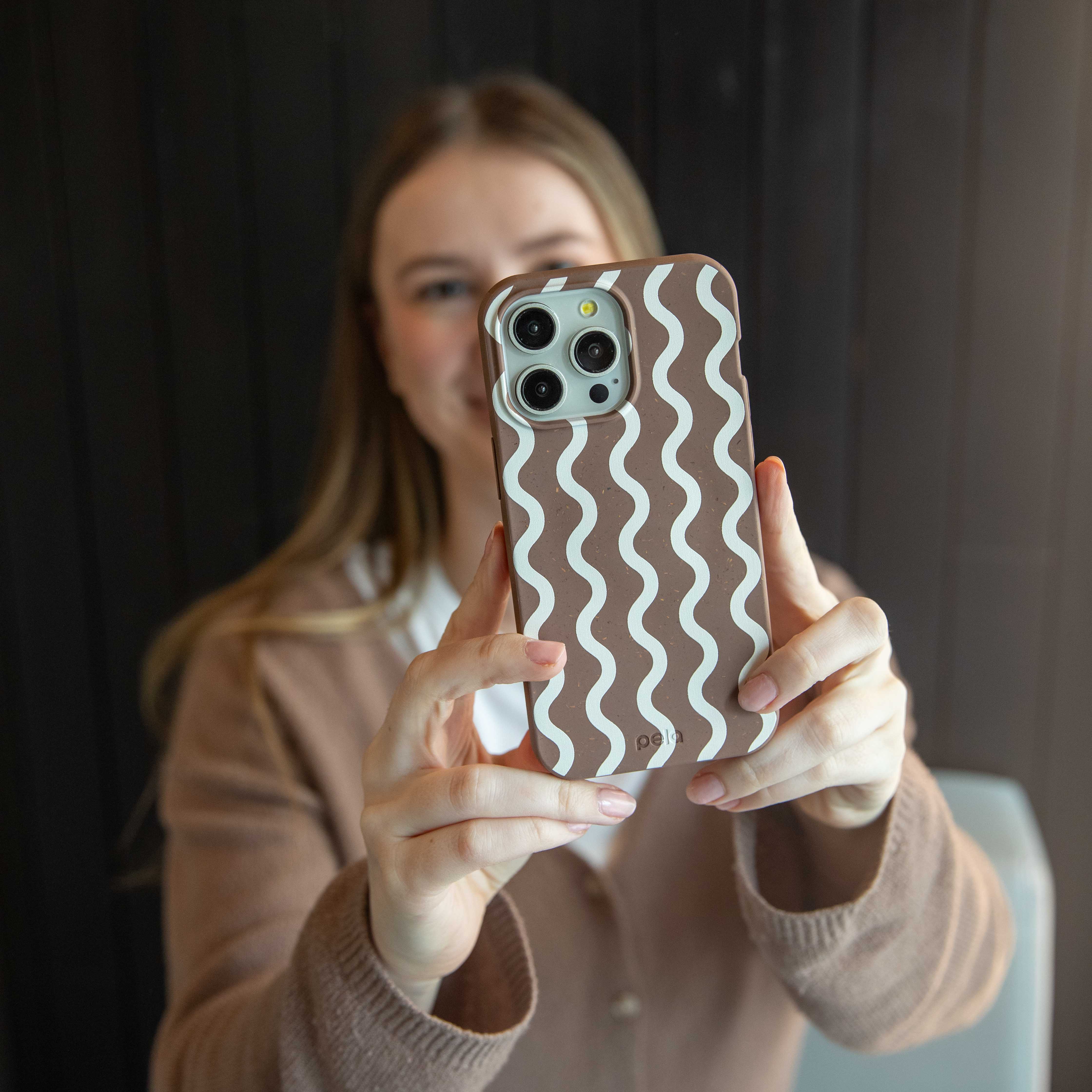 Chocolate Brown Latte Waves Google Pixel 7 Case - Image 2