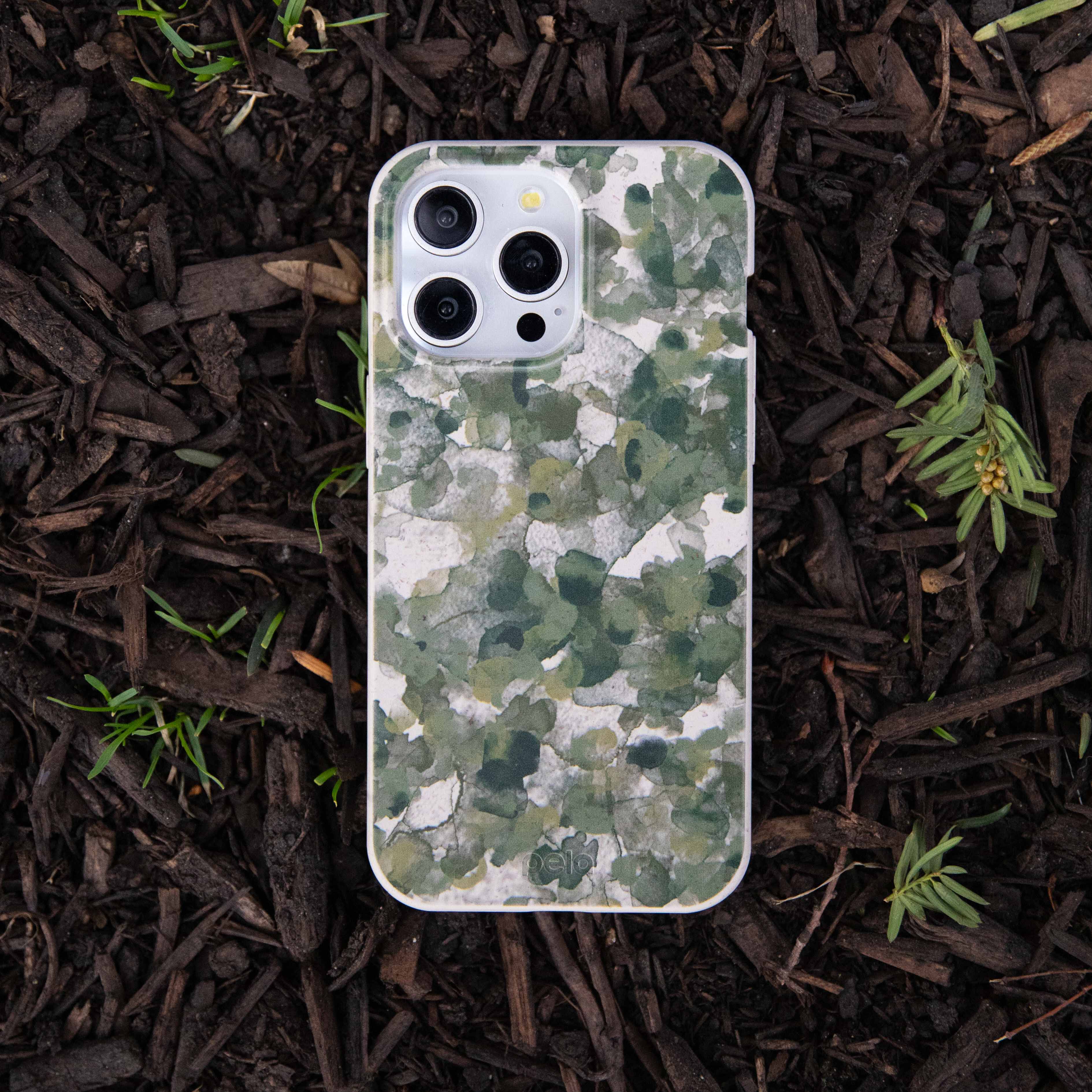 London Fog Foliage Camo iPhone 14 Case - Image 7
