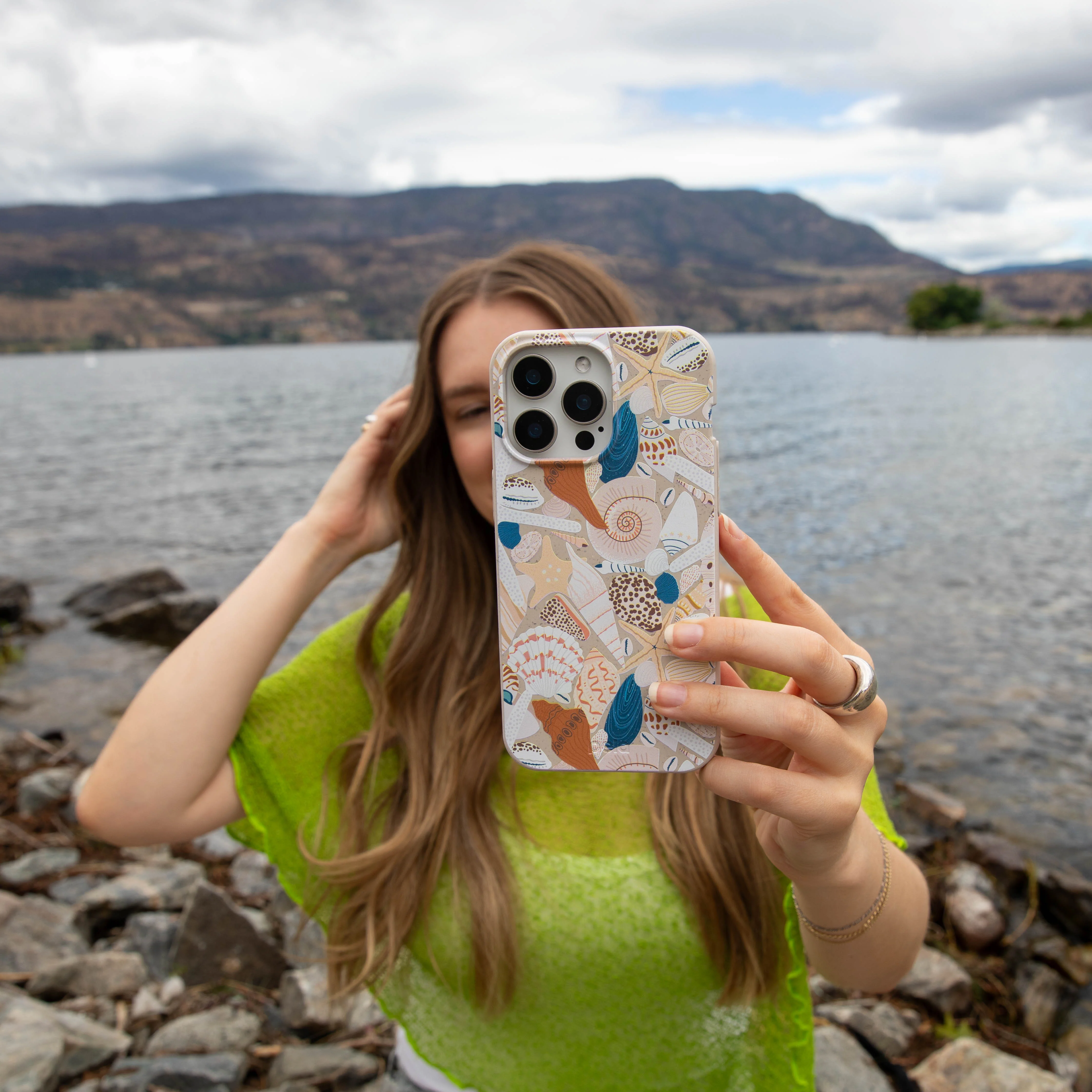 London Fog Sandy Shells iPhone 14 Case - Image 5