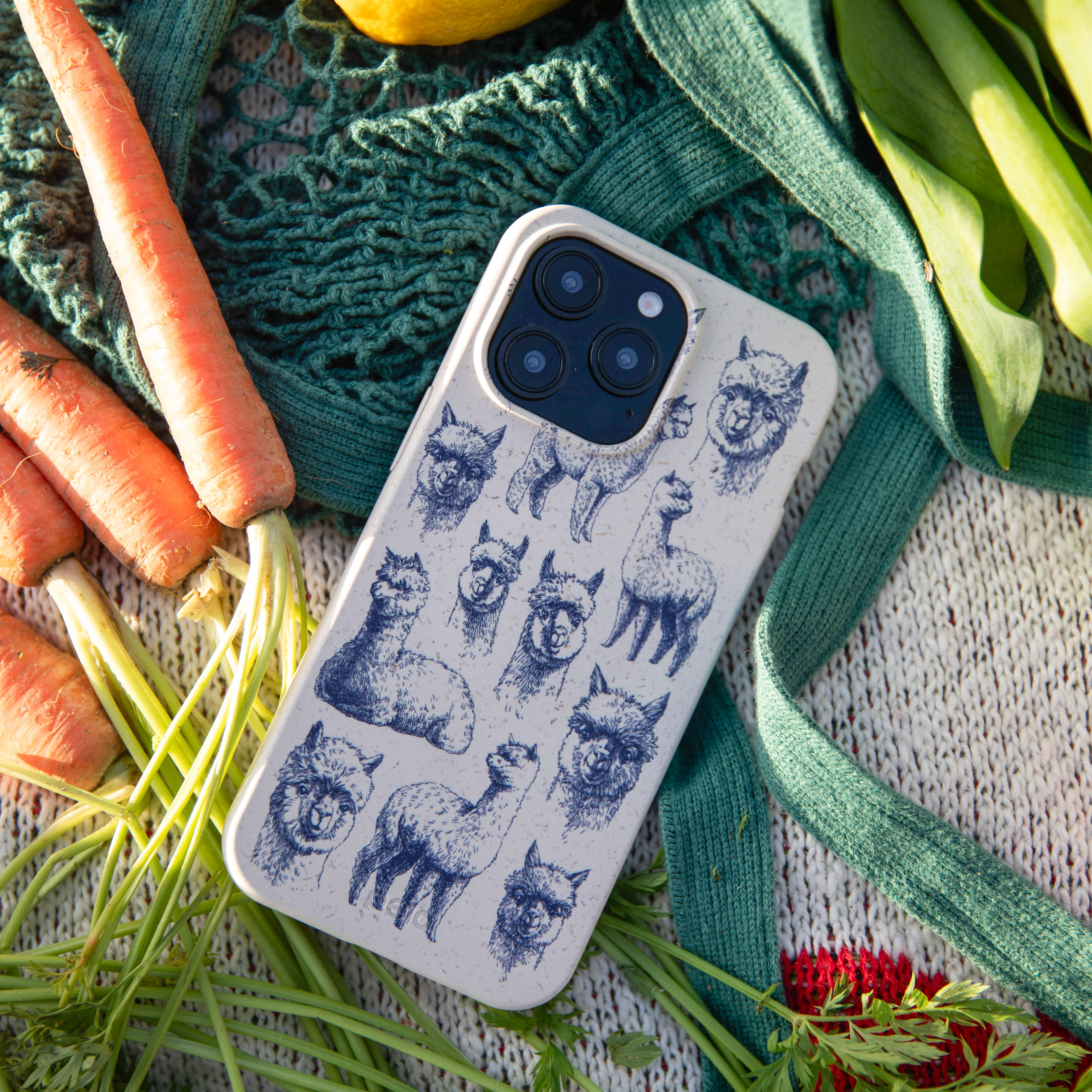 London Fog Spitting Llama Samsung Galaxy S21 Case - Image 2