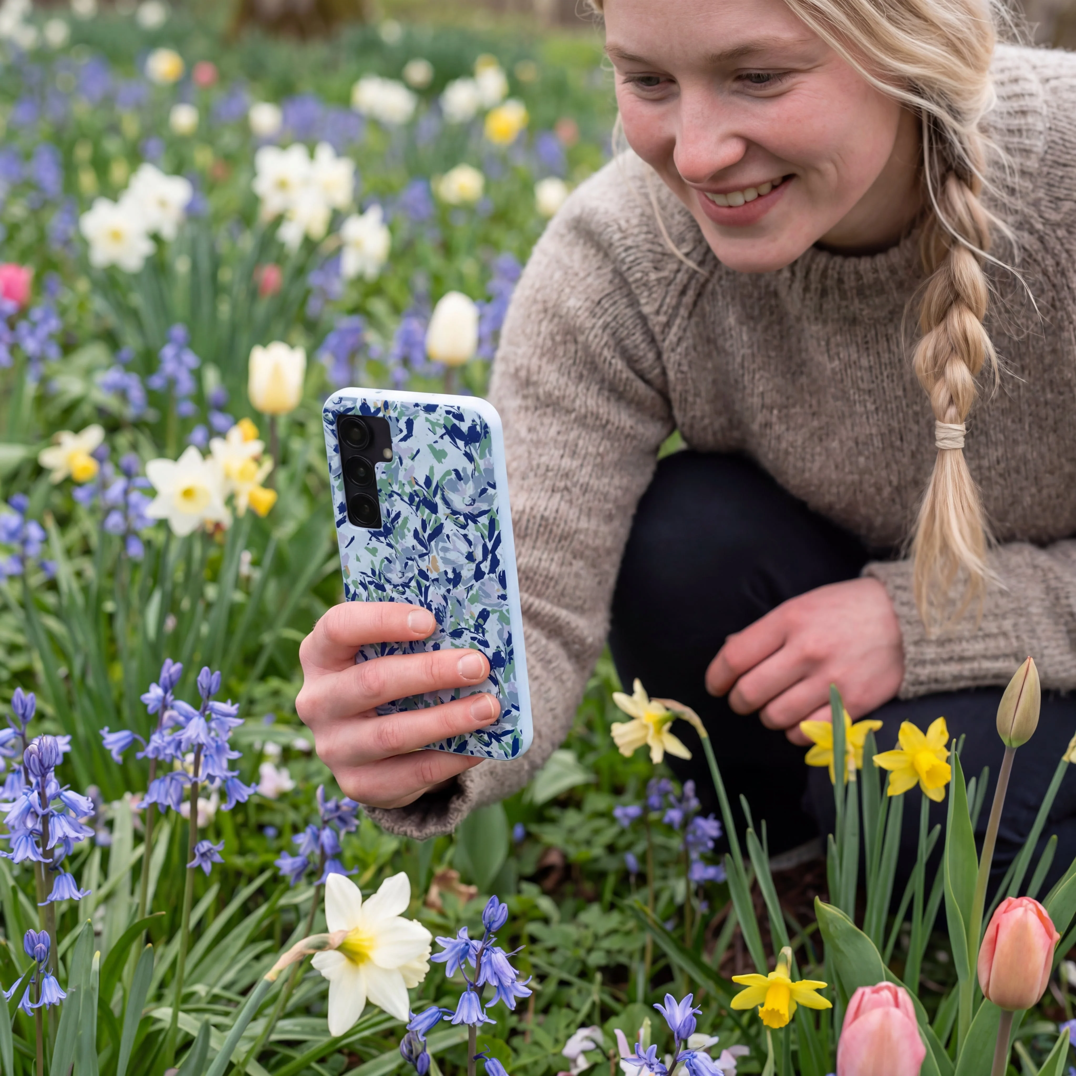 Powder Blue Blue Blooms Samsung Galaxy S24+(Plus) Case - Image 2