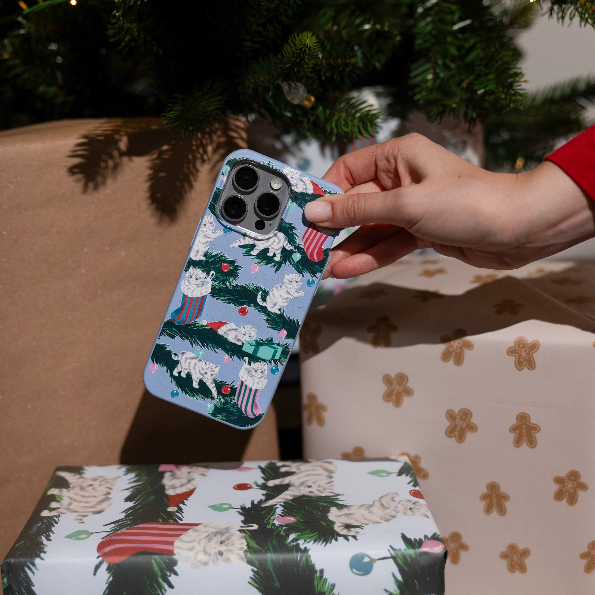 Powder Blue Christmas Kittens Samsung Galaxy S26 Ultra Case - Image 5