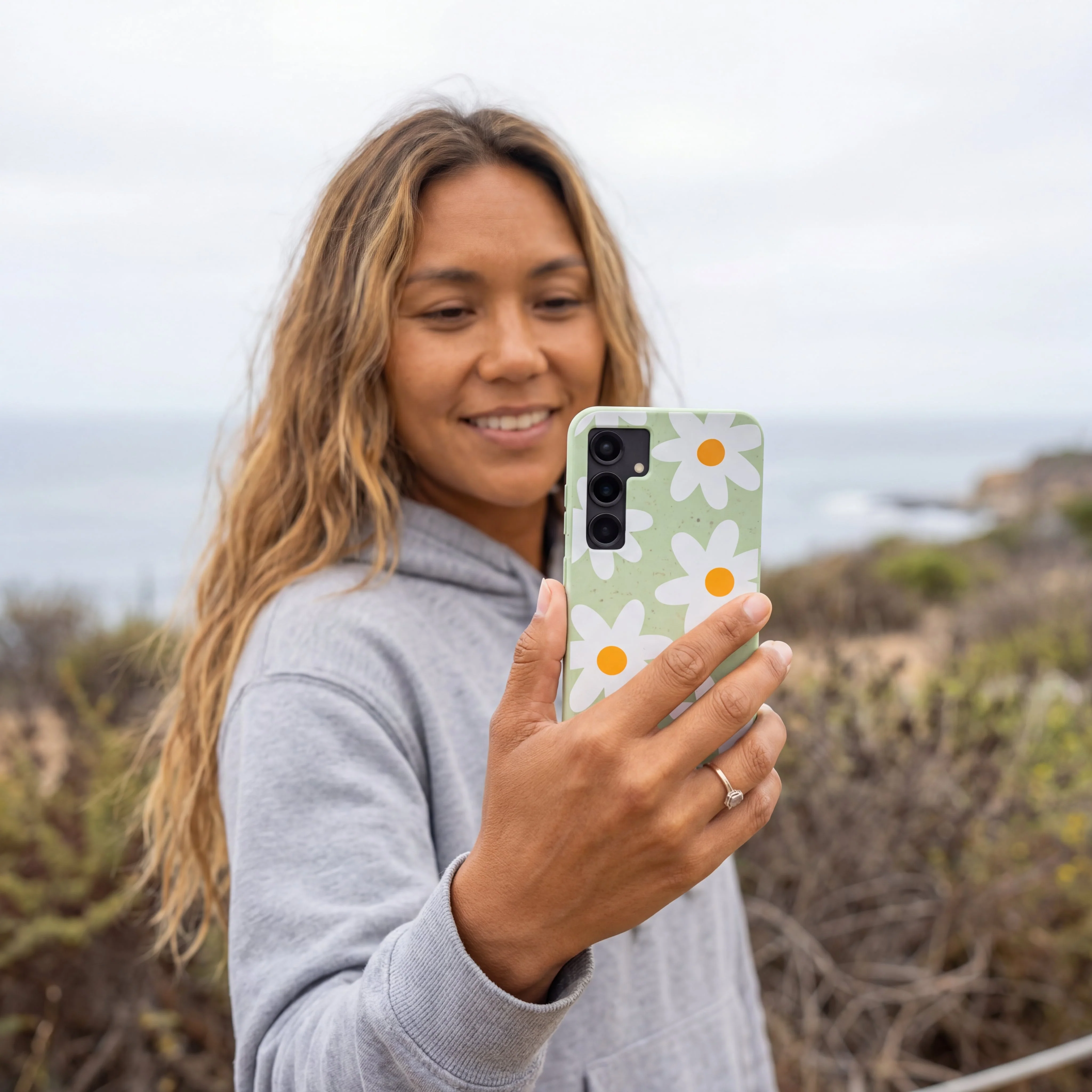 Sage Green Daisy Samsung Galaxy S25 Case - Image 2