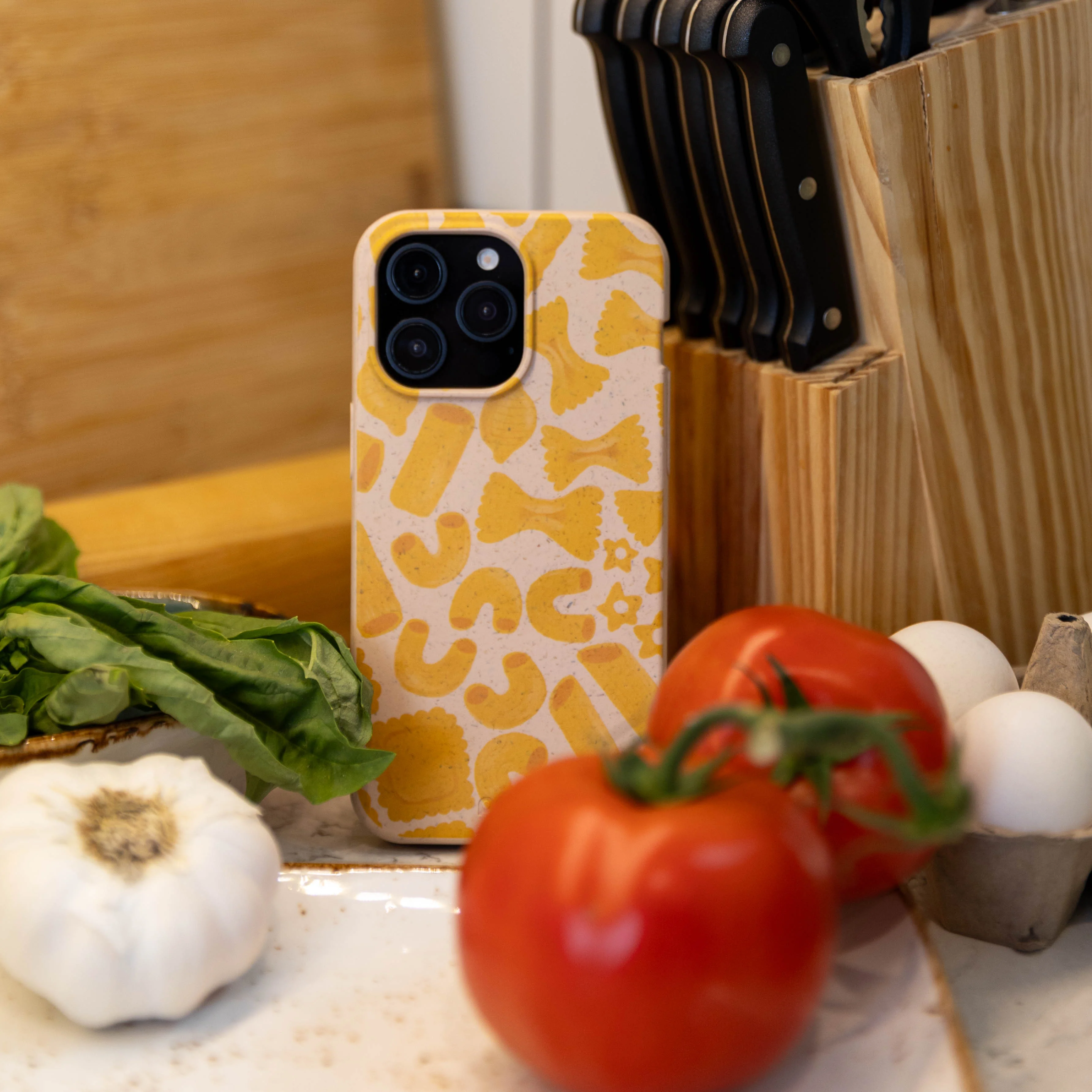 Seashell Noodle Fiesta Samsung Galaxy S22 Case - Image 2