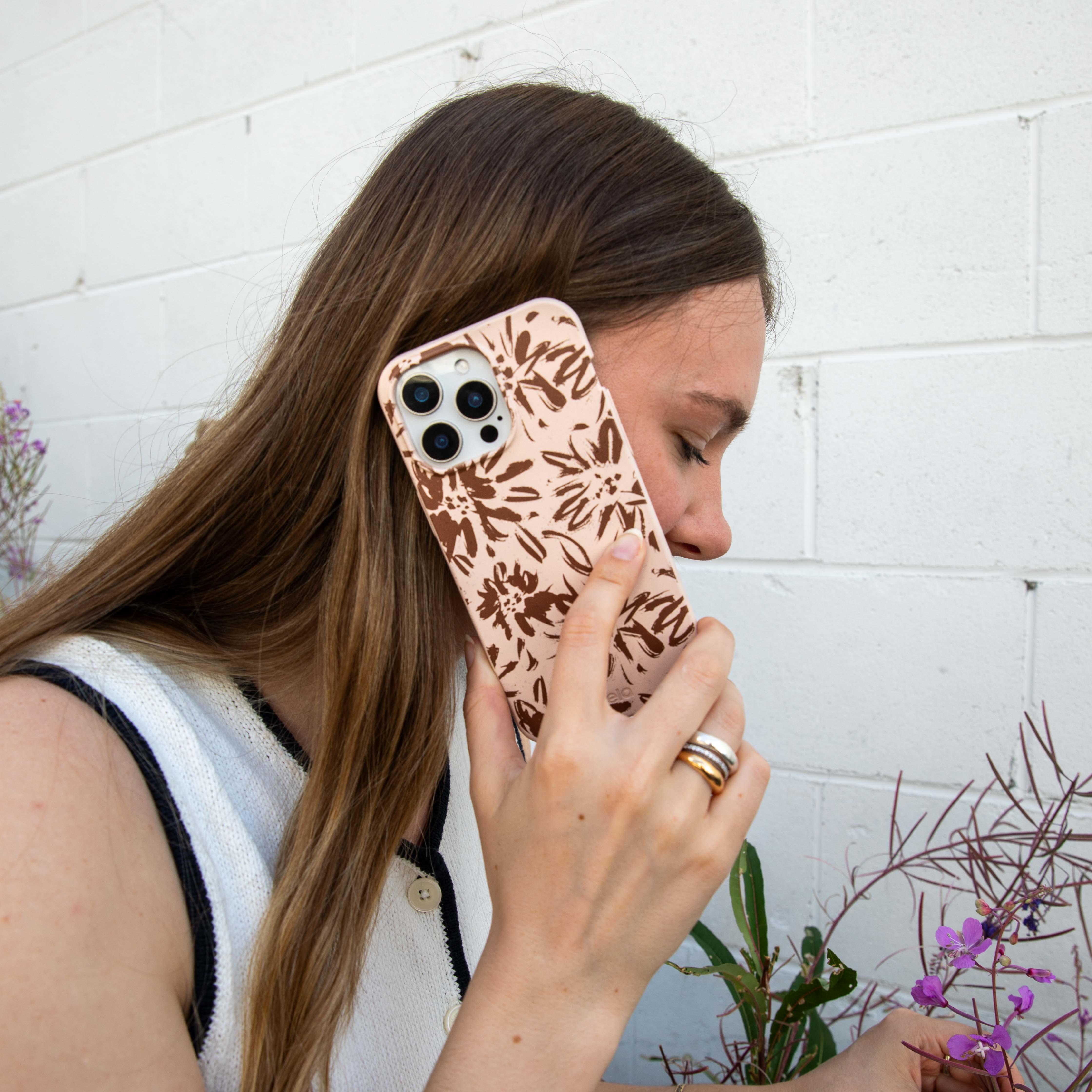 Seashell Petal Burst iPhone 16e/17e Case - Image 2