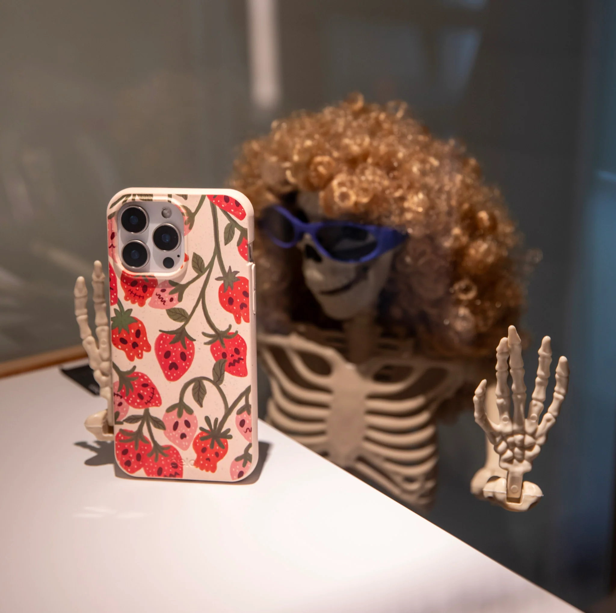 Seashell Strawboories iPhone XR Case - Image 5